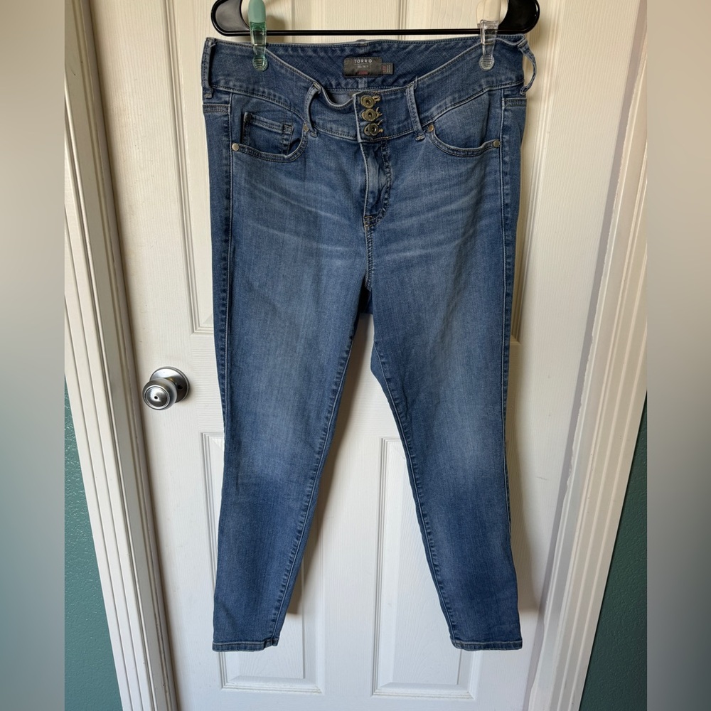 Size 16 R - Torrid Light Wash Jeggings.